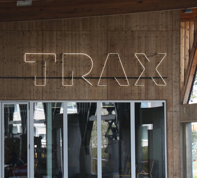 Nieuwbouw concertzaal in bestaande loods op site TRAX te Roeselare