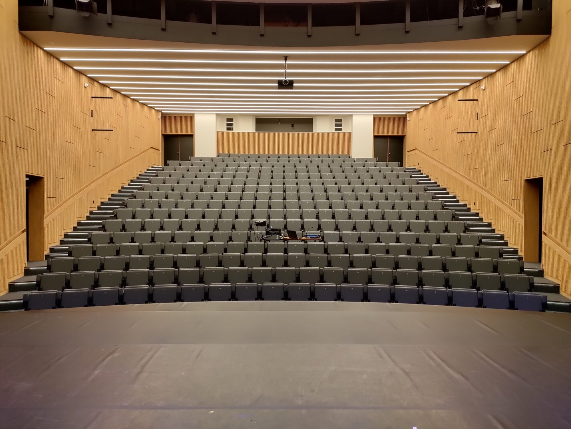 Binnenafwerking schouwburg De Valkaart Oostkamp